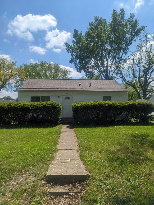 property at 905 W Columbia Ave