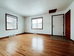 921 Rainbow Dr in Cedar Falls, IA - Building Photo - Building Photo