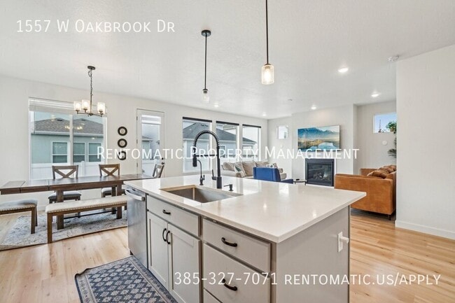 1557 W Oakbrook Dr in South Jordan, UT - Building Photo - Building Photo