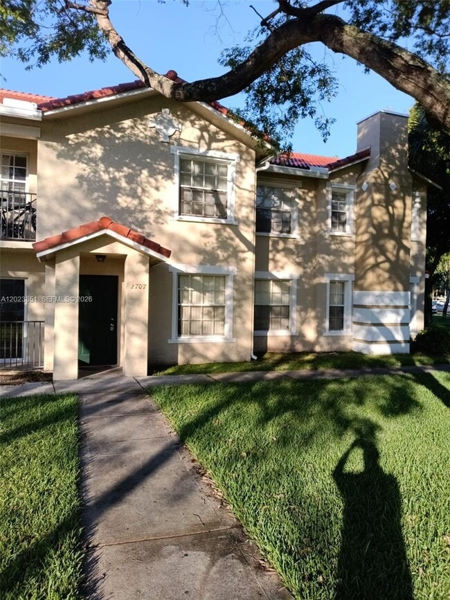 property at 2707 Belmont Ln