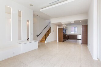 8639 Whitworth Dr in Los Angeles, CA - Building Photo - Building Photo