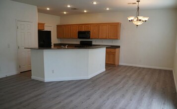 494 Newberry Springs Dr in Las Vegas, NV - Building Photo - Building Photo