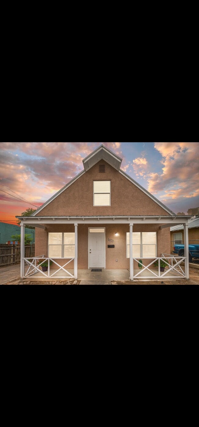 property at 1021 Edith Blvd NE