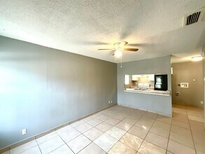 518 Briggs St in San Antonio, TX - Building Photo - Interior Photo