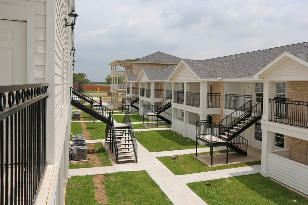 The Village at The Lakes in Los Fresnos, TX - Foto de edificio