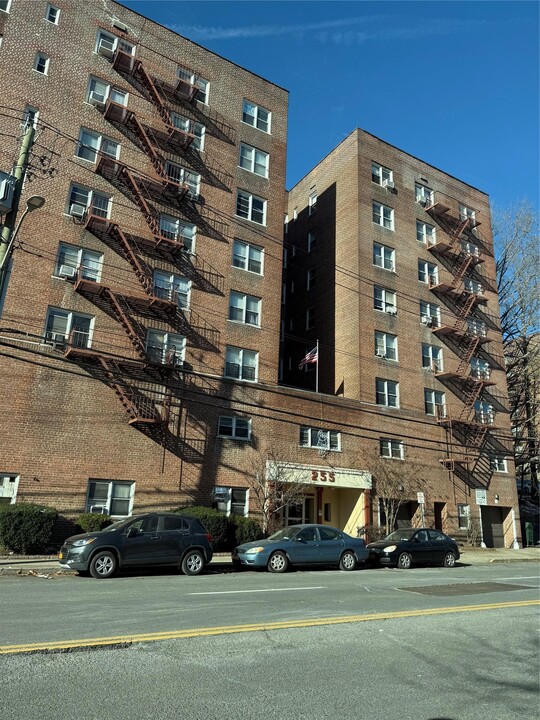 255 Bronx River Rd in Yonkers, NY - Building Photo