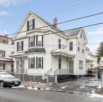 220 Concord St, Unit 2 in Lowell, MA - Building Photo