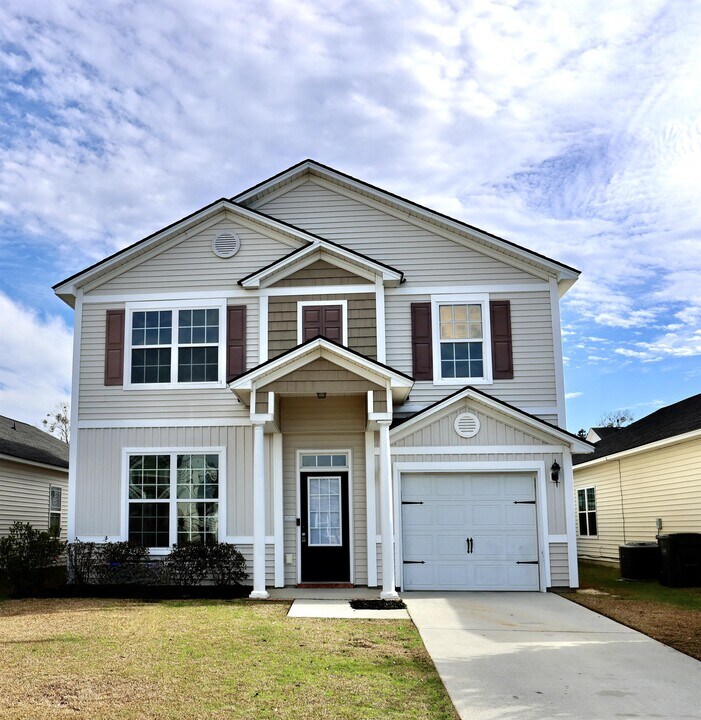 201 Chapel Lake S in Savannah, GA - Building Photo