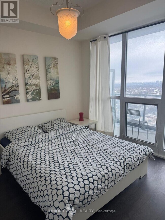 88 Sheppard Ave E in Toronto, ON - Building Photo - Building Photo