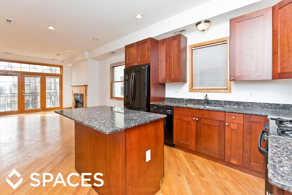 2552 N Southport Ave in Chicago, IL - Building Photo
