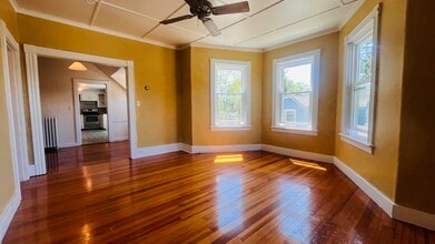 61 Almy St, Unit 2 in Newport, RI - Foto de edificio - Building Photo