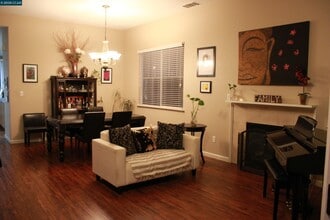 100 Copper Beech Glen in Hercules, CA - Building Photo - Building Photo