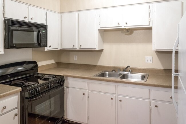 800 N Hwy 123 Bypass in Seguin, TX - Building Photo - Building Photo