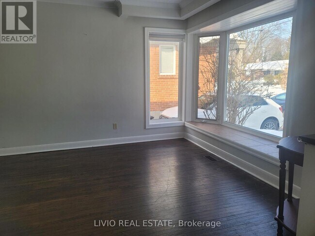 22 Northampton Dr in Toronto, ON - Building Photo - Building Photo