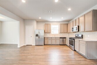 2627 Hoffman Ln in Conroe, TX - Building Photo - Building Photo