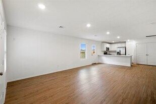 104 Pine Bend Ct in Magnolia, TX - Building Photo