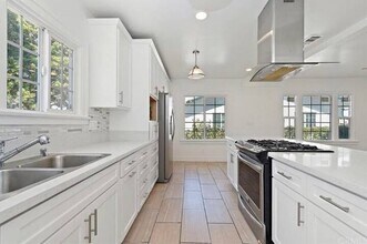 1037 W 73rd St in Los Angeles, CA - Building Photo - Building Photo