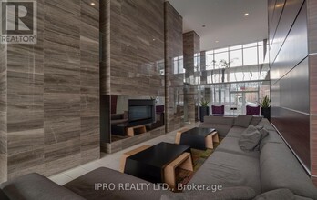 120-S120 Bayview Ave in Toronto, ON - Building Photo - Building Photo