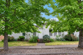 6412 SE 143rd Ct in Portland, OR - Building Photo - Building Photo
