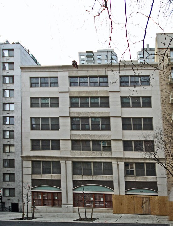 528 E 80th St in New York, NY - Building Photo