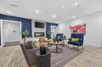 6804 Westview Dr in Houston, TX - Building Photo - Building Photo