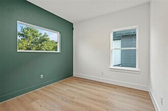 2521 Bethurum Ave in Dallas, TX - Building Photo - Building Photo