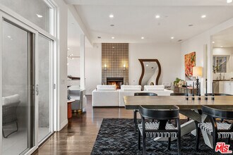 2333 Vasanta Way in Los Angeles, CA - Building Photo - Building Photo