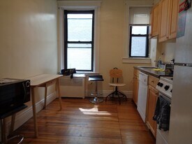 43 Carlton St, Unit 5 in Brookline, MA - Building Photo