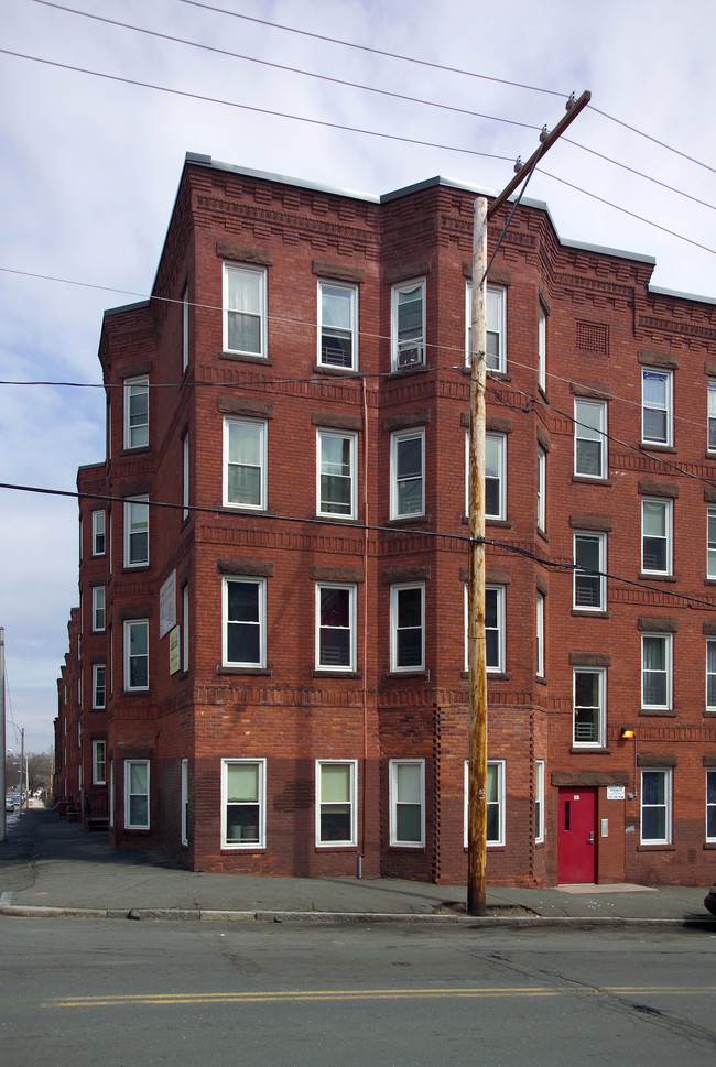 Sargeant West Apartments in Holyoke, MA - Foto de edificio - Building Photo