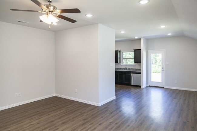 702 N Wofford St in Athens, TX - Foto de edificio - Building Photo
