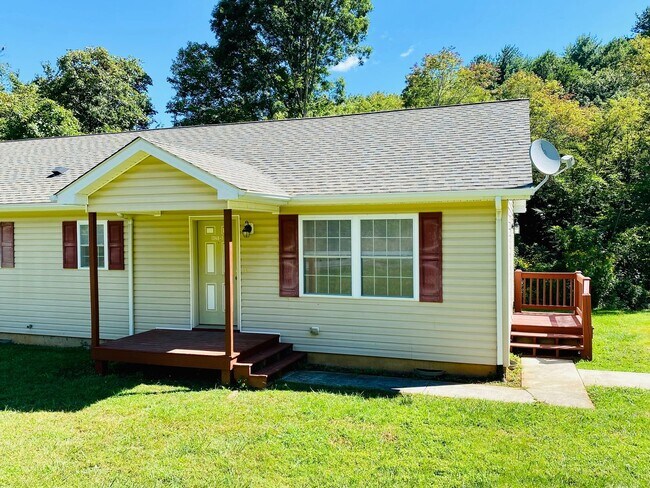 1348 NC-194 in West Jefferson, NC - Building Photo - Building Photo