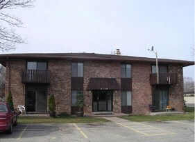 2115 Camelot Ct in Appleton, WI - Building Photo