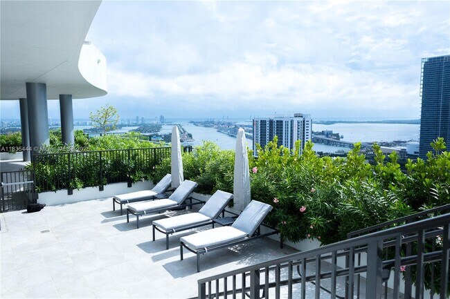 1600 NE 1st Ave, Unit 1917 in Miami, FL - Building Photo - Building Photo
