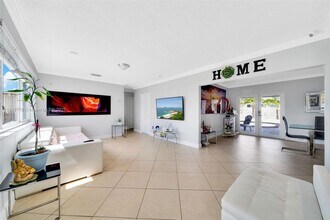 1360 W 4th Ln in Hialeah, FL - Building Photo - Building Photo