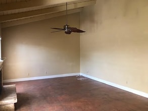 317 W Sierra Ave, Unit APT 118 in Fresno, CA - Building Photo - Building Photo