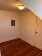 18 Center St in Wolfeboro, NH - Foto de edificio - Building Photo