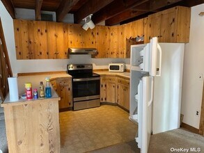 7 Prairie Ln in Brookhaven, NY - Building Photo - Building Photo