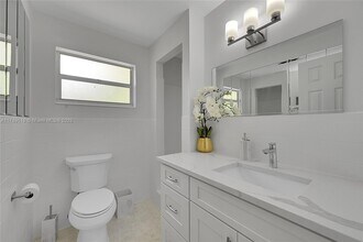 810-810 SW 12th Ct in Fort Lauderdale, FL - Building Photo - Building Photo