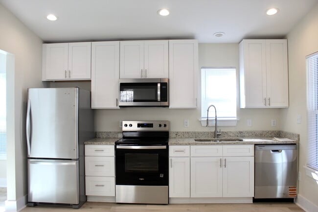 215 Gores Row in Wilmington, NC - Building Photo - Building Photo