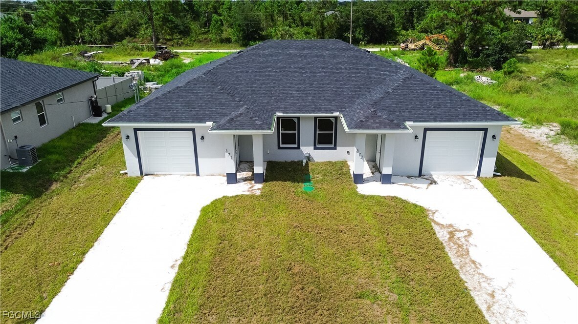 871 Duplex St E in Lehigh Acres, FL - Building Photo