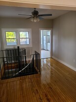 24 Farrington Ave, Unit 1 Apartamentos