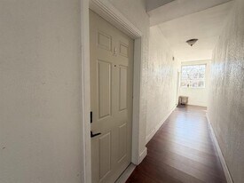 1300 W Main St in Waxahachie, TX - Building Photo