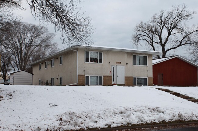 5916 2 1/2 St in Fridley, MN - Building Photo - Building Photo