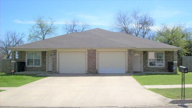 320 W Church Ave, Unit A in Killeen, TX - Foto de edificio - Building Photo