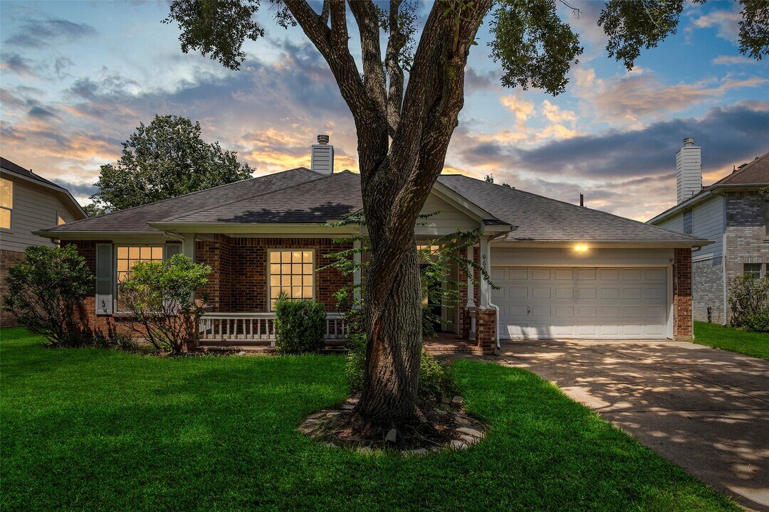 6214 Pebble Canyon Ct in Katy, TX - Building Photo