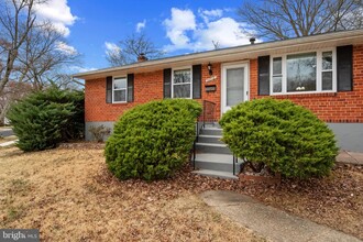 4808 Macon Rd in Rockville, MD - Foto de edificio - Building Photo