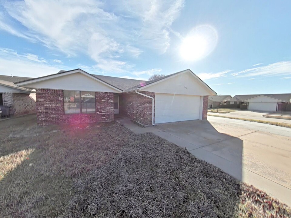 4206 SW Hickory Ln in Lawton, OK - Building Photo