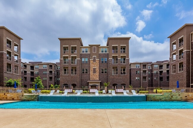 Luxia Craig Ranch in McKinney, TX - Foto de edificio - Building Photo