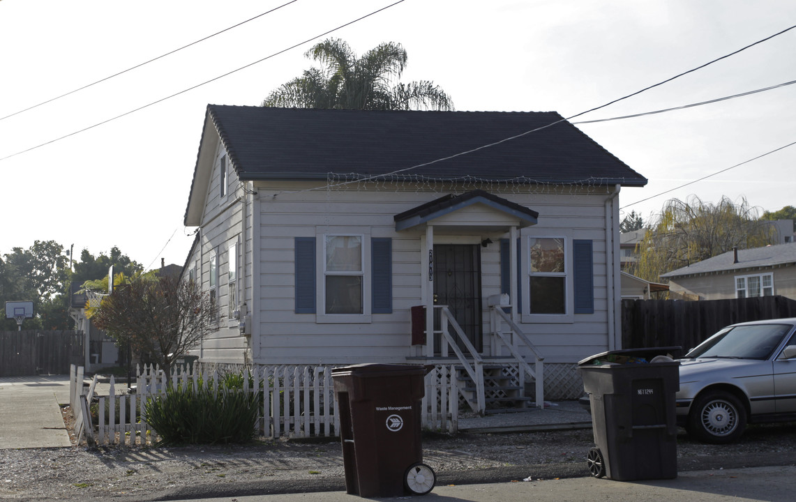 21411-21413 Locust St in Hayward, CA - Building Photo