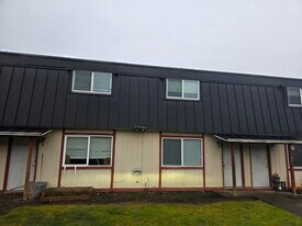 350 SE Dimick St in Dallas, OR - Building Photo